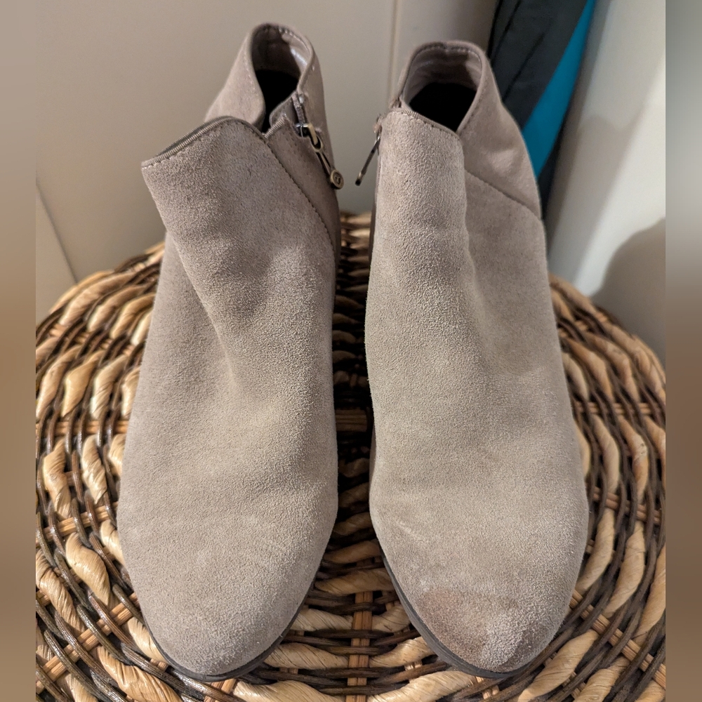 Women's 9 Blondo Waterproof Suede Booties Desert Earth Heel Leather - Picture 2 of 4